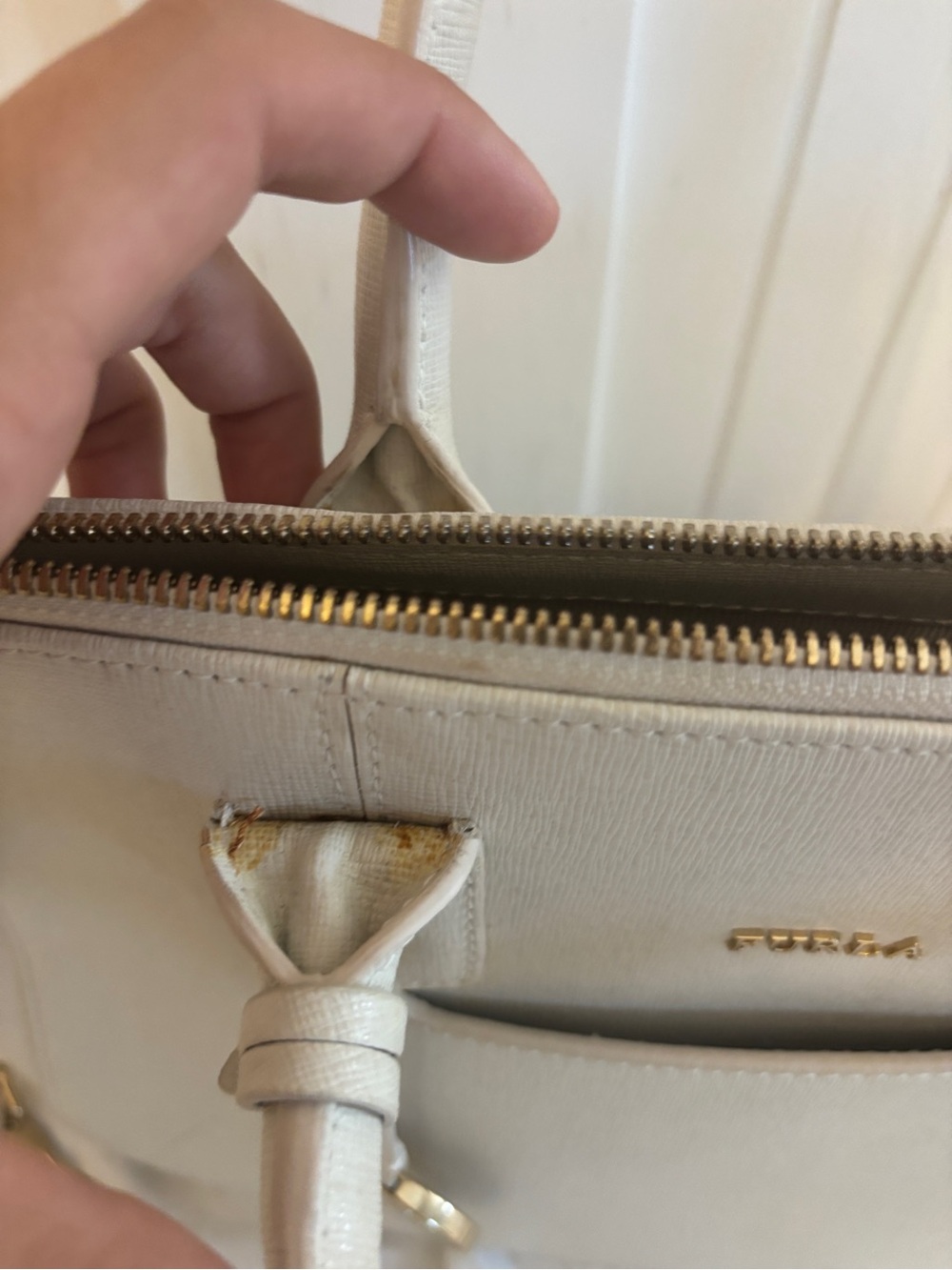 Authentic Furla White Handbag/Shoulder Bag - Picture 6 of 10